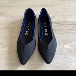NEW never worn.  Rothy’s Point flats size 10